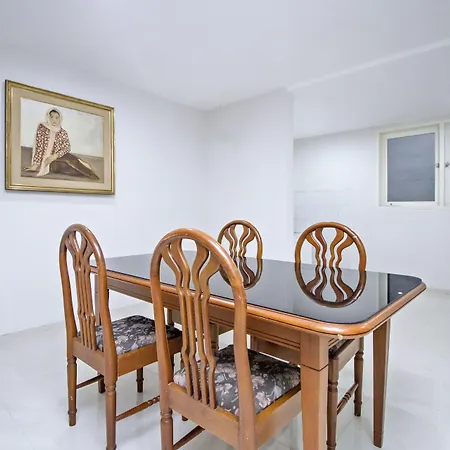 Urooms Tanah Abang-3
