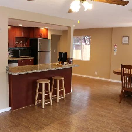 Quiet, Clean And Comfortable Room-2