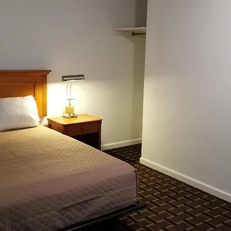 Budget Inn Breezewood-2