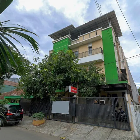 Reddoorz Plus Near Trisakti University-3