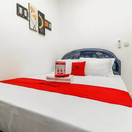 Reddoorz Plus Near Trisakti University-2