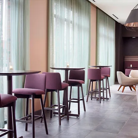 Courtyard By Marriott Lagrange-2