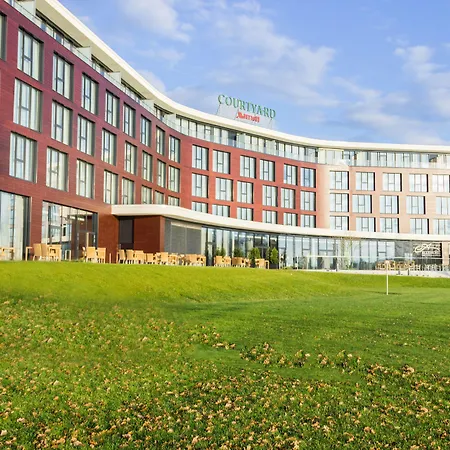 Courtyard By Marriott Wolfsburg-2