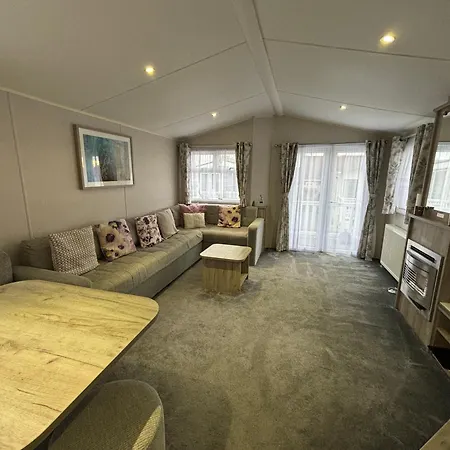64, Belle Aire Caravan Park, Sleeps 6, Bed Linen And Towels Included, Free Wifi, Pets Welcome With Onsite Clubhouse-2
