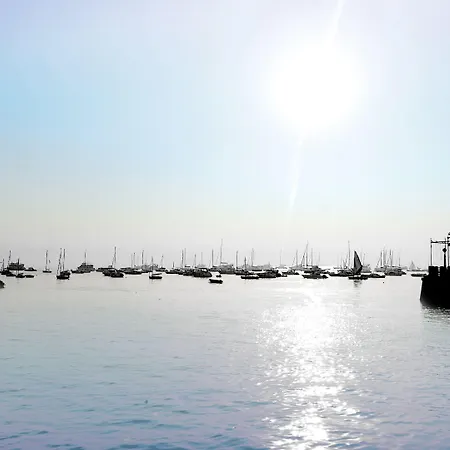 Hotel Harbour View Colaba-3