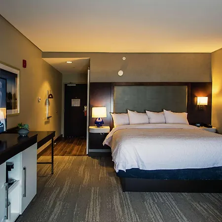 Hampton Inn & Suites/Foxborough/Mansfield-2