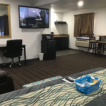 Budget Inn & Suites-3