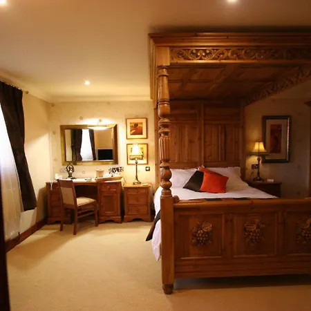 Three Horseshoes Country Inn-2