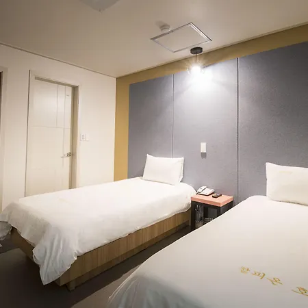 Champion Hotel-2
