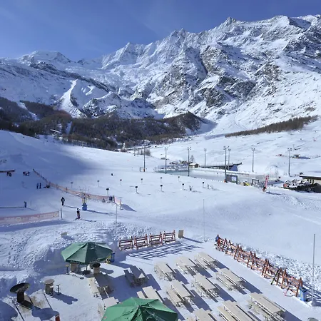 Hotel The Larix Ski-In Ski-Out-3