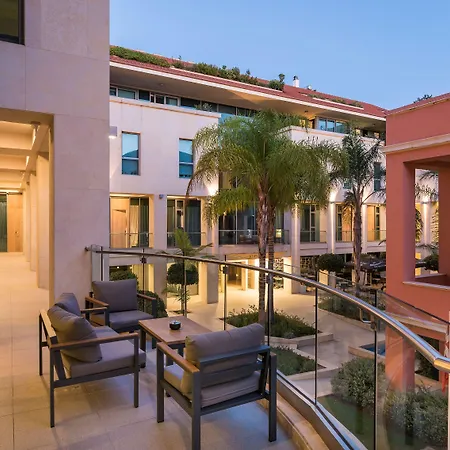Trianon Luxury Apartments & Suites-3