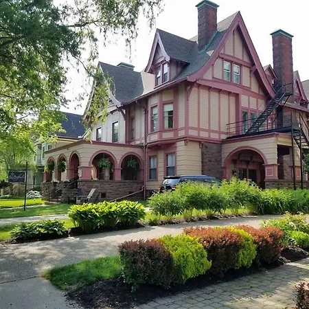 Innbuffalo Off Elmwood-2