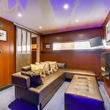 Vip Paris Yacht Hotel & Spa-3