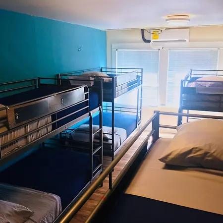 Melrose Hostel (Adults Only)-3
