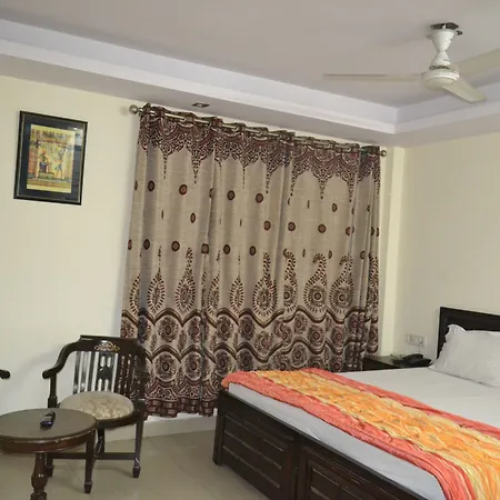 Hotel Apple Villa - New Delhi-3