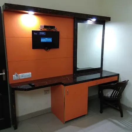 Hotel Apple Villa - New Delhi-2