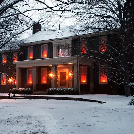 Charred Oaks Inn-3