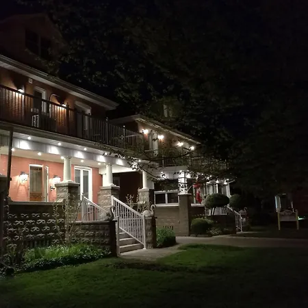 Ambassador'S Inn Next Door-3