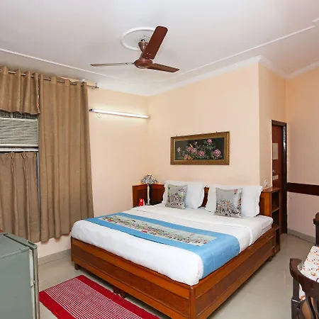 Oyo 9301 Hotel Redbury-2