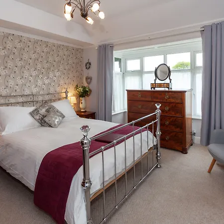 Avalon House B&B-2
