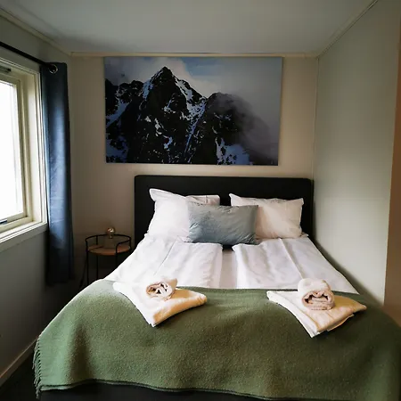 Henningsvaer Guesthouse-2