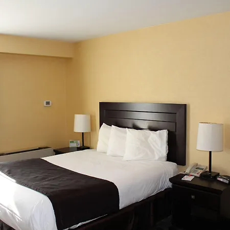 Travelodge By Wyndham Sarnia-2