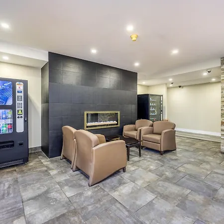 Travelodge By Wyndham Sarnia-3