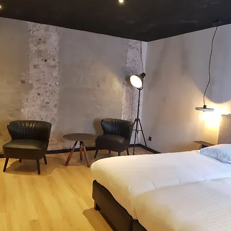 Upstairs Hotel-3