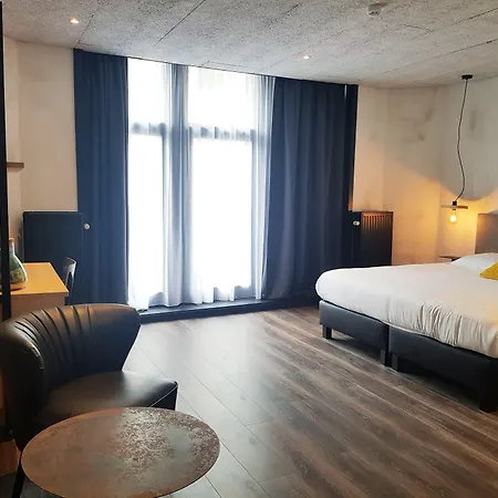 Upstairs Hotel-3