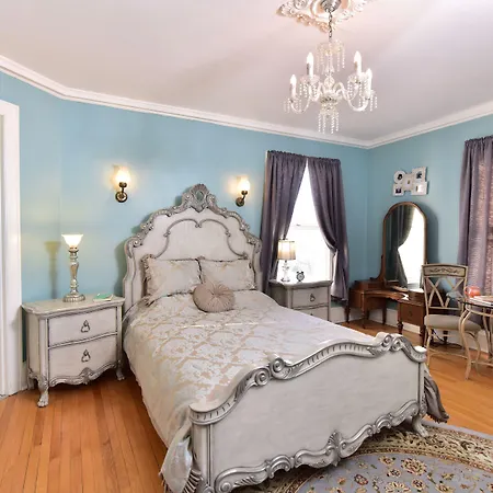 Ringling House Bed & Breakfast-3