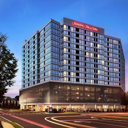 Hampton Inn & Suites Teaneck/Glenpointe-2