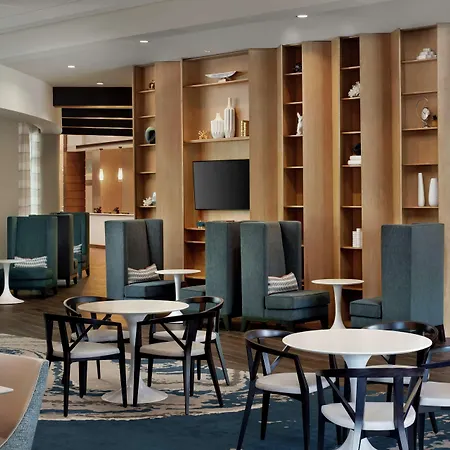 Hampton Inn & Suites Teaneck/Glenpointe-3