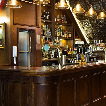 The Grafton Arms Pub & Rooms-3