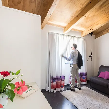 Foyer Rooms&Suites - Self Check-In-3