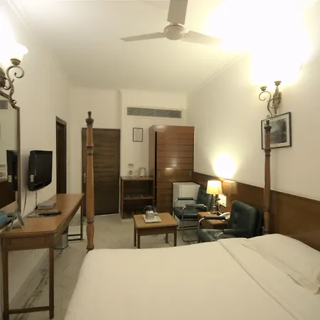 Hotel Palm Greens-3