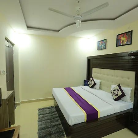 Oyo 8883 Hotel Comfort Zone-3