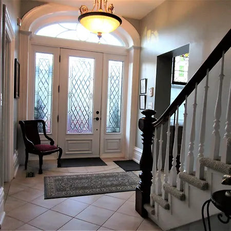 Sir Isaac Brock B&B Luxury Suites-3