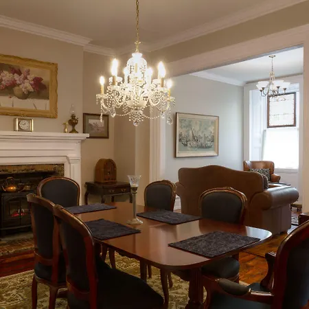 Sir Isaac Brock B&B Luxury Suites-2