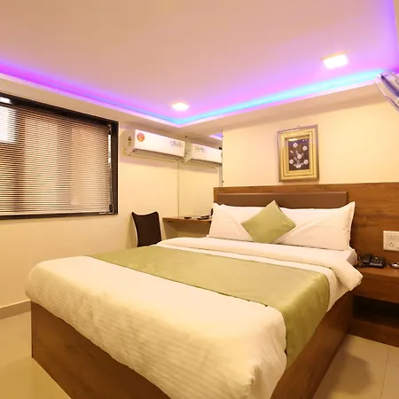 Hotel Happyland-3