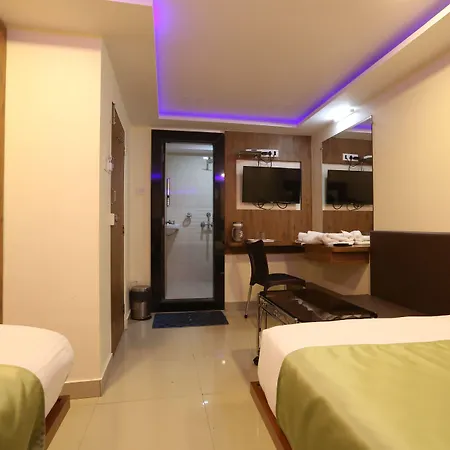 Hotel Happyland-2