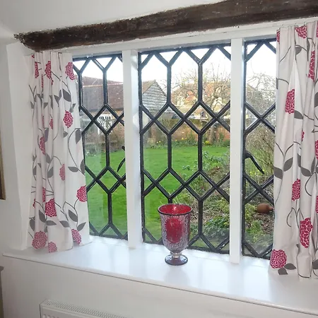 Strawberry Cottage B&B-3