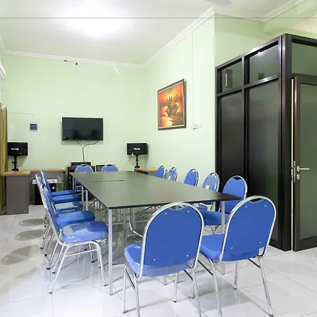 Reddoorz Plus Near Taman Sari-2