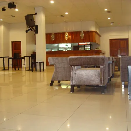 Paddy'S Hotel & Apartments-2
