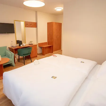 Hotel Deutsches Theater Landwehrstrasse-3