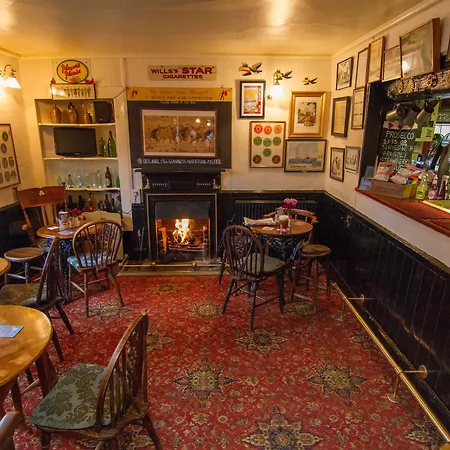 Crown And Trumpet Inn-2