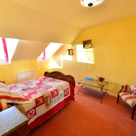 Au Pied du Chateau-2