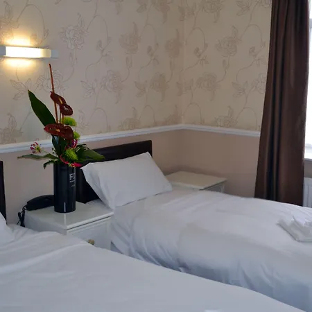 Lyndene Hotel-3