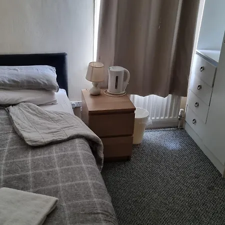 Shamrock Guest House-2