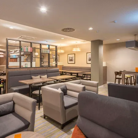 Hampton By Hilton Munich City West-2