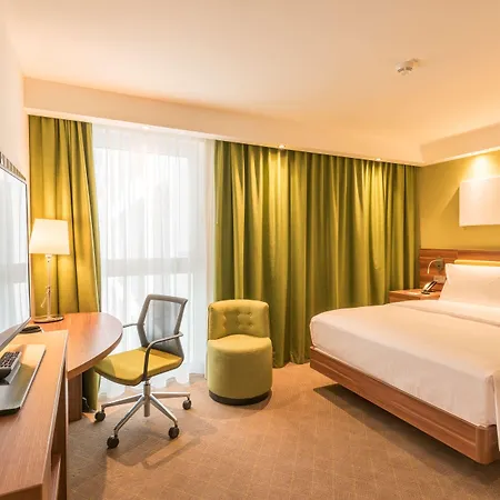 Hampton By Hilton Munich City West-2